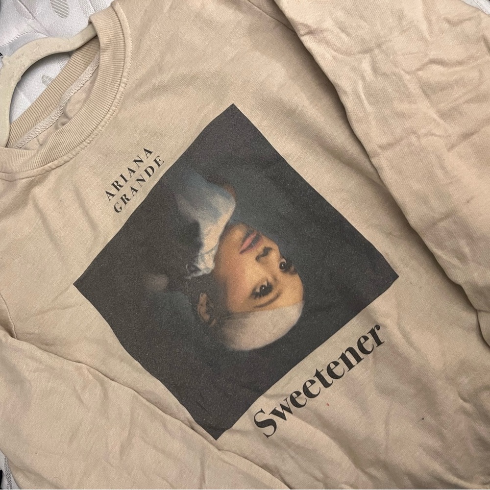 Ariana Grande Beige 'Sweetener' Photo Graphic Sweatshirt